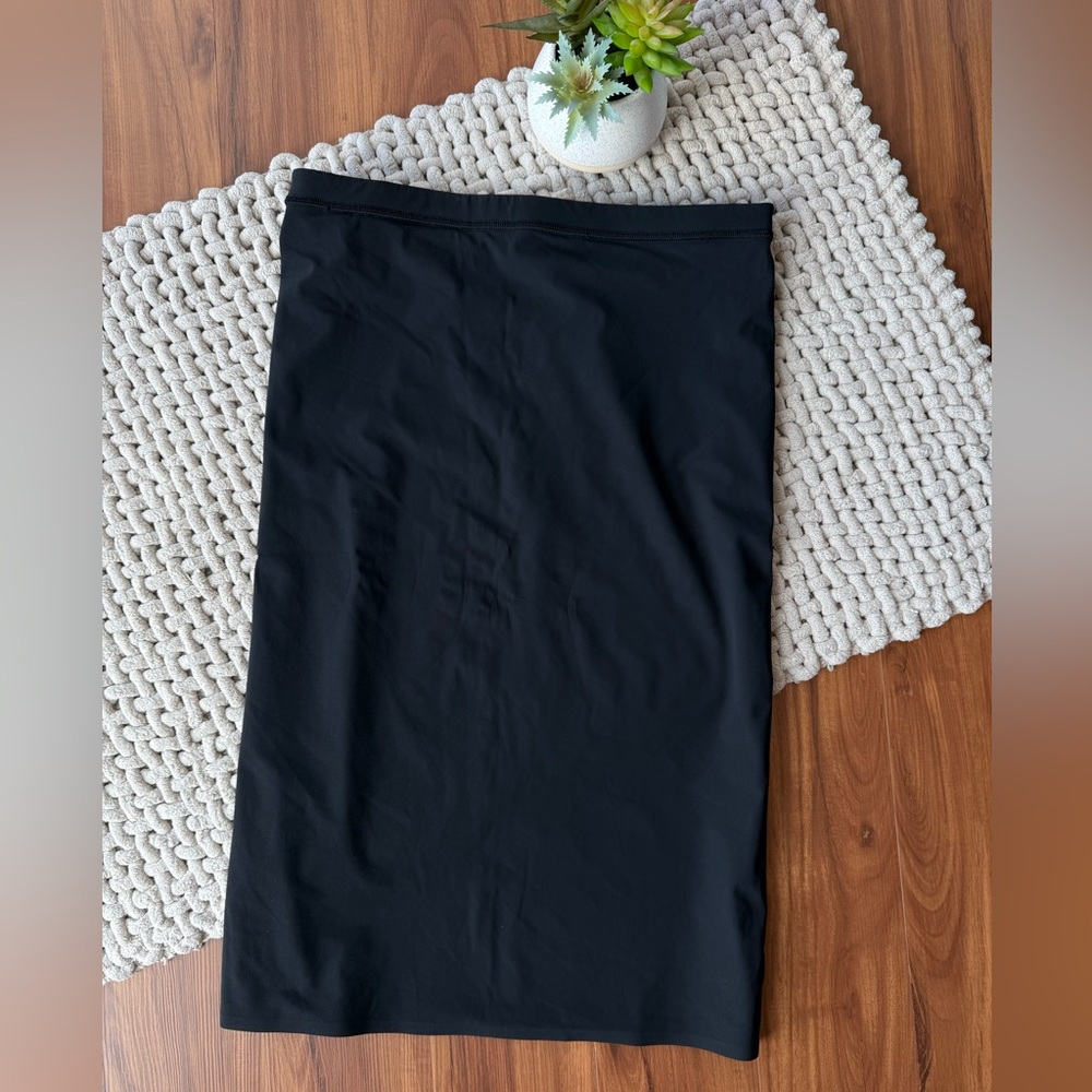 Lululemon | Twice As Nice Reversible Skirt Black/Bead Envy Silver Spoon | 8